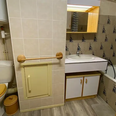 Au Centre Station Avec Balcon Et Parking Gratuit - Fr-1-814-12 Appartement *